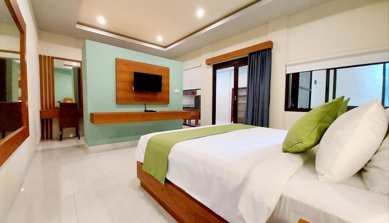 The New Moon Seminyak Otel Dış mekan fotoğraf
