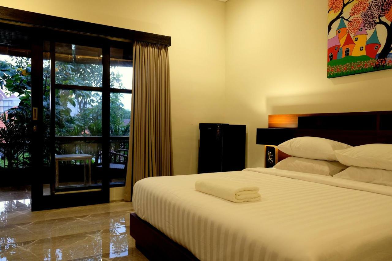 The New Moon Seminyak Otel Dış mekan fotoğraf