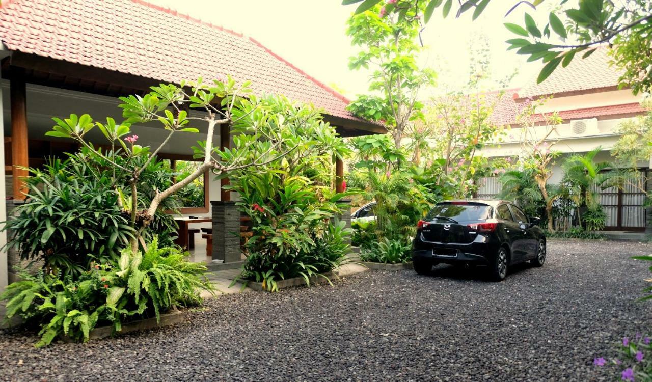 The New Moon Seminyak Otel Dış mekan fotoğraf