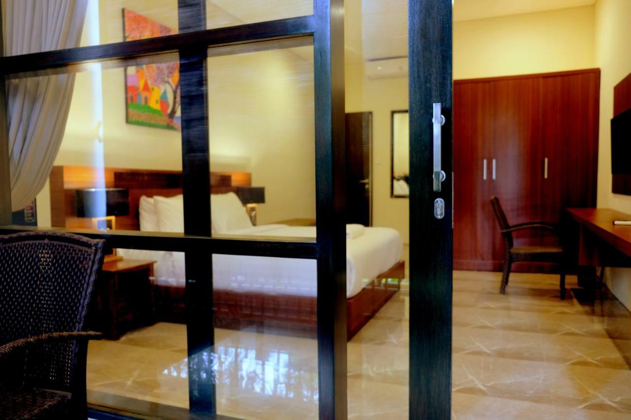 The New Moon Seminyak Otel Dış mekan fotoğraf